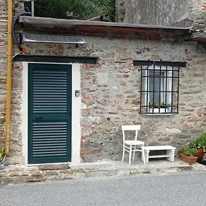 The Small Waterfall House, La Cascatella Massa (Tuscany)