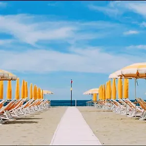 La Espanola Marina Di Massa (Tuscany)